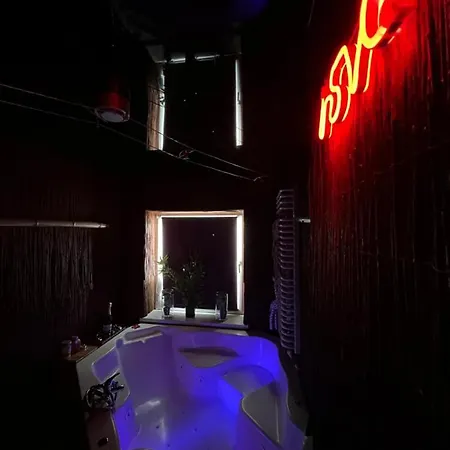 Dom Ze Strefa Relaksu, Jacuzzi, Plaza, Las בית נופש אלק