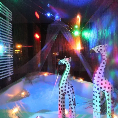Vakantiehuis Dom Ze Strefa Relaksu, Jacuzzi, Plaza, Las Ełk