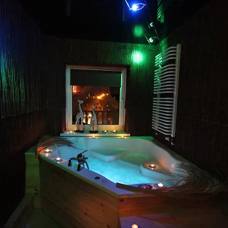 Dom Ze Strefa Relaksu, Jacuzzi, Plaza, Las *